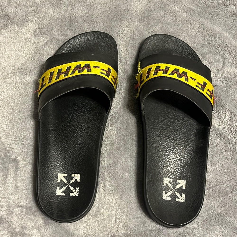 Off-White Industrial Belt Slides, size 46, Black and yellow
